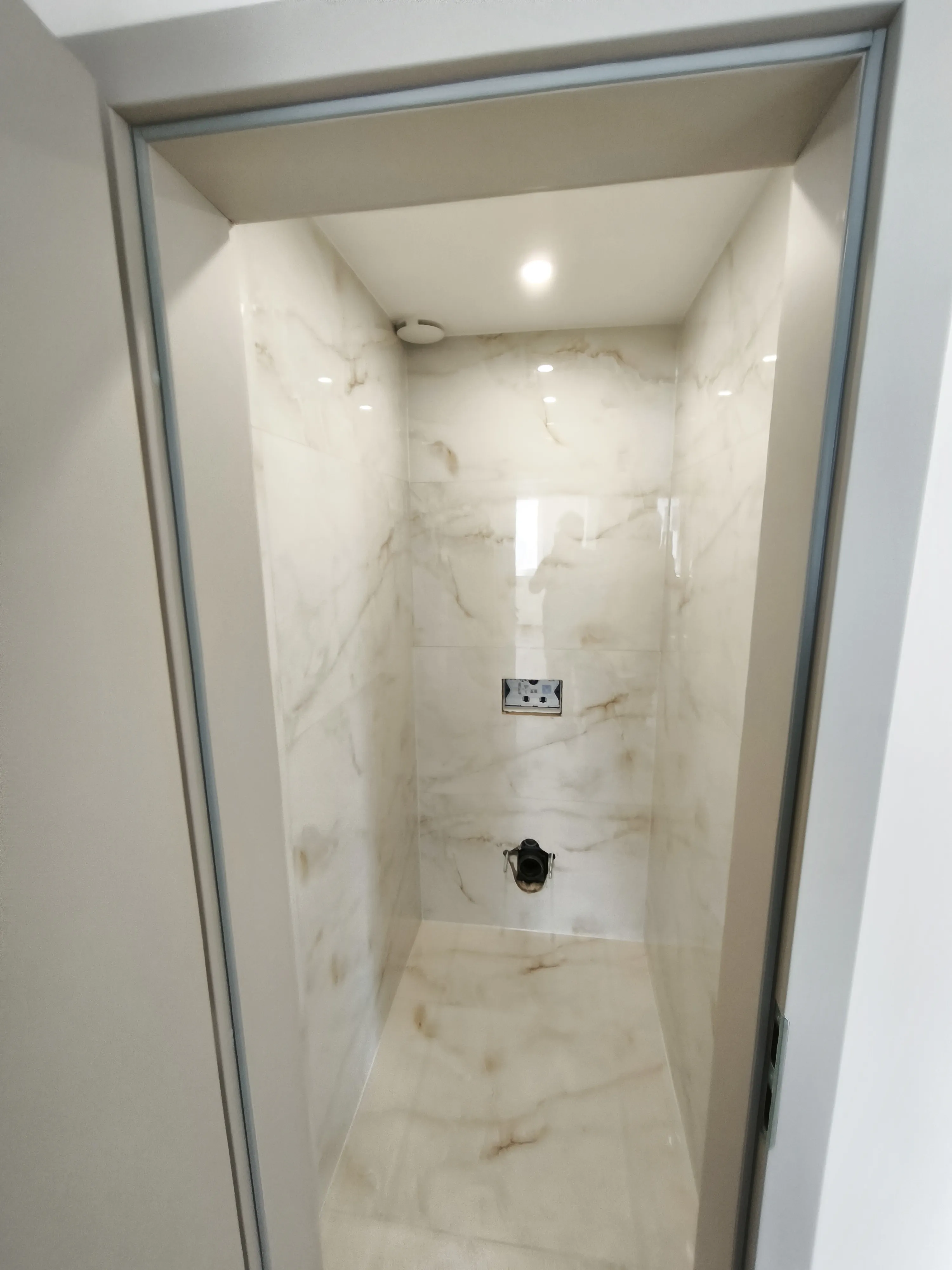 Obklady a Dlažby 128